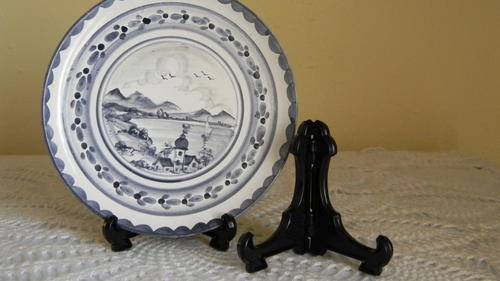 Plate or photo stand.With every10 bought you get 2 for free.
