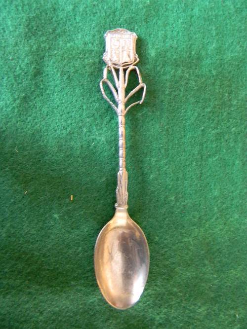 Stunning collector spoon of Mauritius. In good condition.