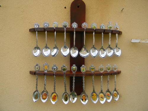A variety of SA places in chrome plated spoons with rack in excellent condition.