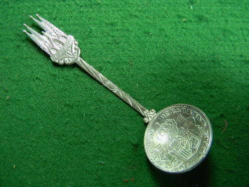 SGDA.Familia Souvenir Spoon in good condition. the spoon is madefrom an 5 pesetas