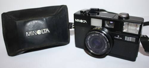 Minolta Hi Matic S2 Minolta 38mm 1:2.8 Lens-Shutter and Flash Fires with Bag and Filter