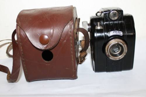 Genos 'Special' Vintage Bakelite Camera with Original Bag.