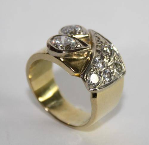18ct Gold and Diamonds Ring-set with 7 Diamonds.