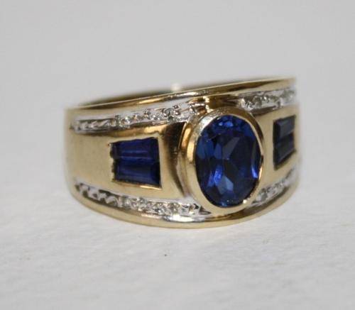 9ct Gold Ring set with Blue Sapphires.