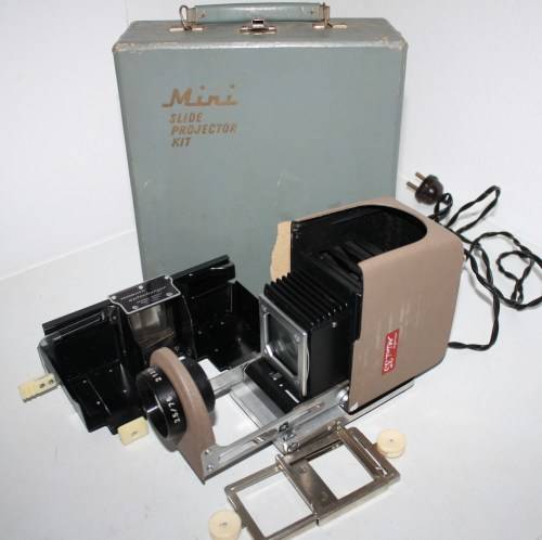 **Minolta Mini 35**Slide Projector..Excellent Condition...Original Case..Working