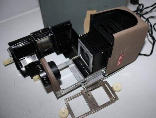**Minolta Mini 35**Slide Projector..Excellent Condition...Original Case..Working