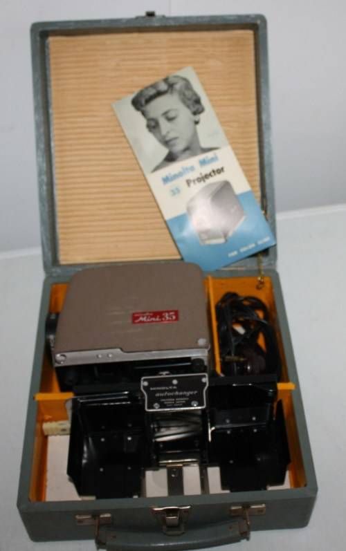 **Minolta Mini 35**Slide Projector..Excellent Condition...Original Case..Working