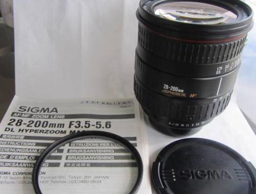 **Sigma AF-MF Zoom 28-200mm1:3.5-5.6 DL HyperZoom Macro-(72) Aspherical IF Lens.