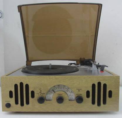 **Record Player**-Shenzhen-3 Speed 33/45/78 with FM/AM Radio....Excellent Condition.