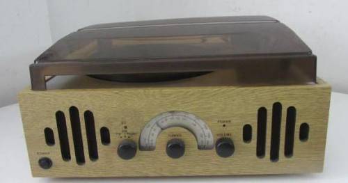 **Record Player**-Shenzhen-3 Speed 33/45/78 with FM/AM Radio....Excellent Condition.