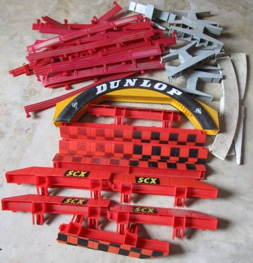 **Scalextric Bridge/Barriers etc**As per photos