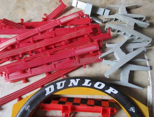 **Scalextric Bridge/Barriers etc**As per photos