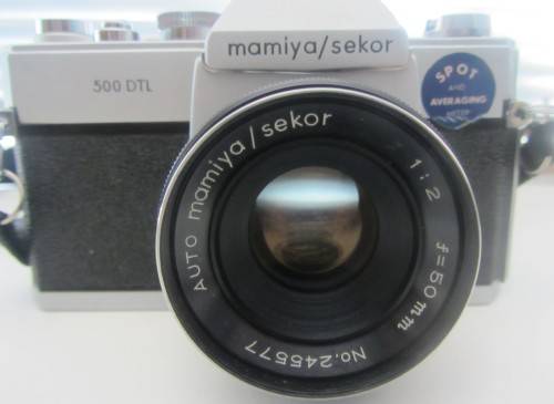 **Mamiya/Sekor 500 DTL**35mm Film Camera-Auto Mamiya/Sekor 1:2 f=50mm Lens Plus Centon Zoom and Tele