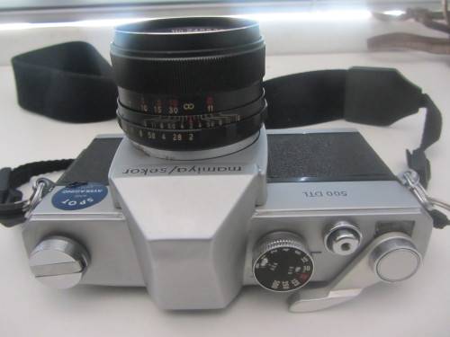 **Mamiya/Sekor 500 DTL**35mm Film Camera-Auto Mamiya/Sekor 1:2 f=50mm Lens Plus Centon Zoom and Tele