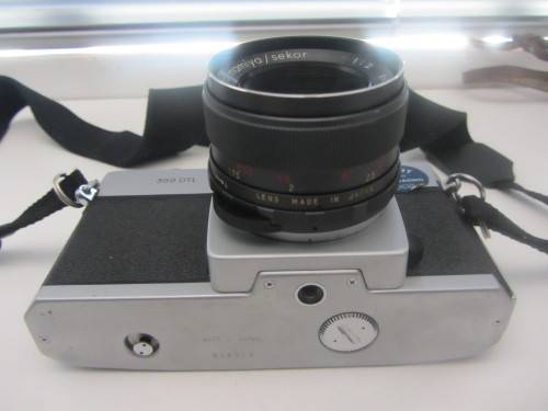 **Mamiya/Sekor 500 DTL**35mm Film Camera-Auto Mamiya/Sekor 1:2 f=50mm Lens Plus Centon Zoom and Tele