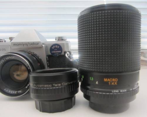 **Mamiya/Sekor 500 DTL**35mm Film Camera-Auto Mamiya/Sekor 1:2 f=50mm Lens Plus Centon Zoom and Tele