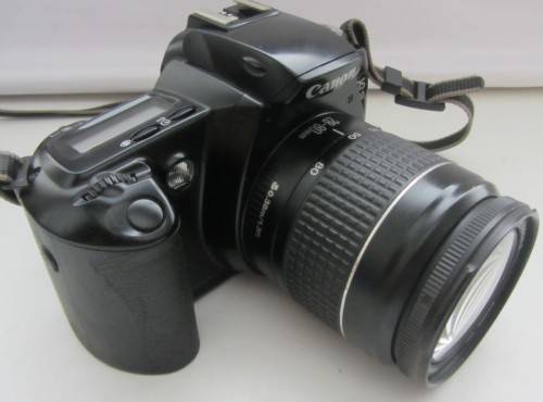 Canon EOS 3000 S.L.R. Canon EF 28-80m 3.5-5.5ii Lens No Fungus or Haze.-Very Good Condition.