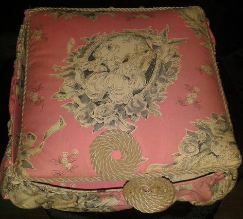 LADIES VINTAGE HANKIE BOX