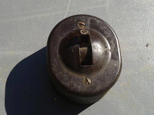 PORCELAIN & BAKELITE LIGHT SWITCH