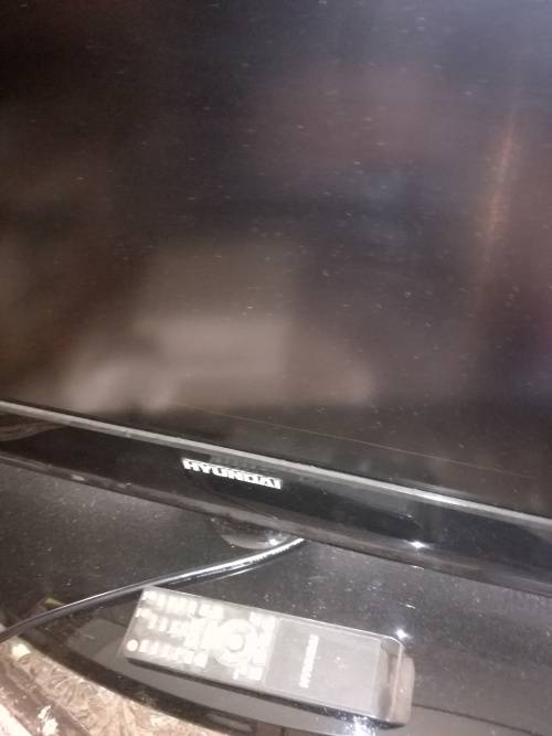 40` Hyundai TV in perfect working condition