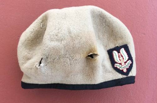 SAS UK beret and badge