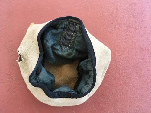 SAS UK beret and badge
