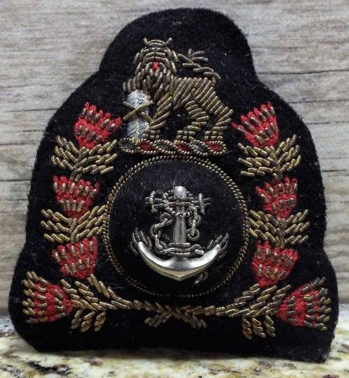 RARE ,, cap badge for naval warrant officer @R1 START
