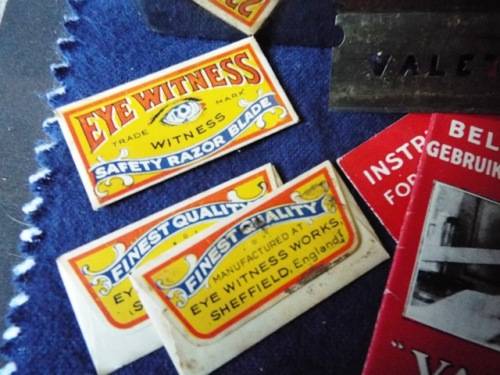 Vintage c1935 Valet Auto-strop Single Edge Open Comb Safety Razor in Original Tin