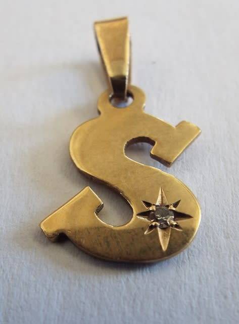 NICE,,,,S ,,,9 CT GOLD  Pendant WITH REAL DIAMOND