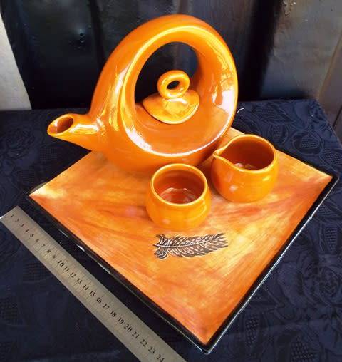 VINTAGE RETRO TEA POT