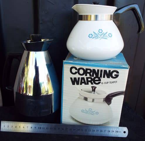 VINTAGE RETRO TEA POT