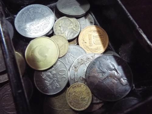 WOW huge hoard of COINS AND  NOTES some silver in vintage money box  at R1 start