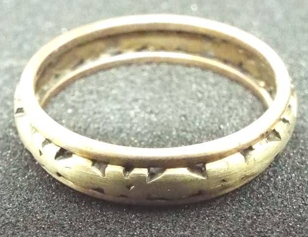 NICE vintage 9ct gold ring