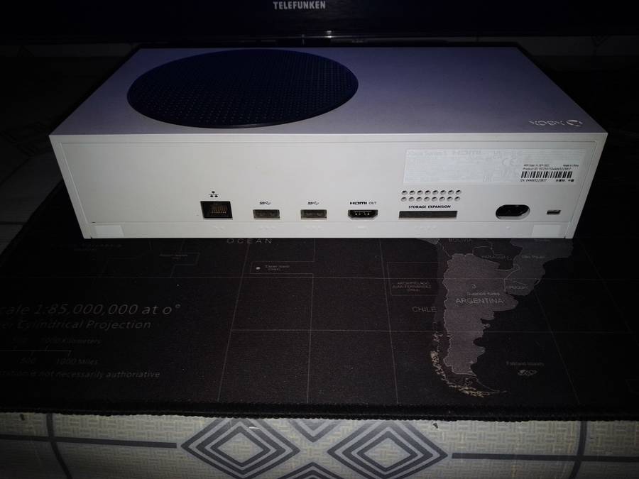 Mint Condition - Xbox Series S 512SSD in Original Box. ( Rechargeable batteries + Charger incld. )