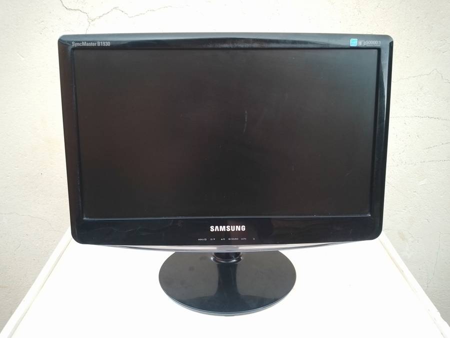 SAMSUNG 19` WIDE DESKTOP MONITOR