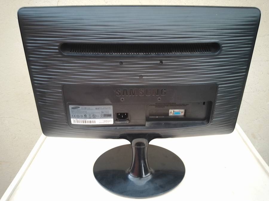SAMSUNG 19` WIDE DESKTOP MONITOR