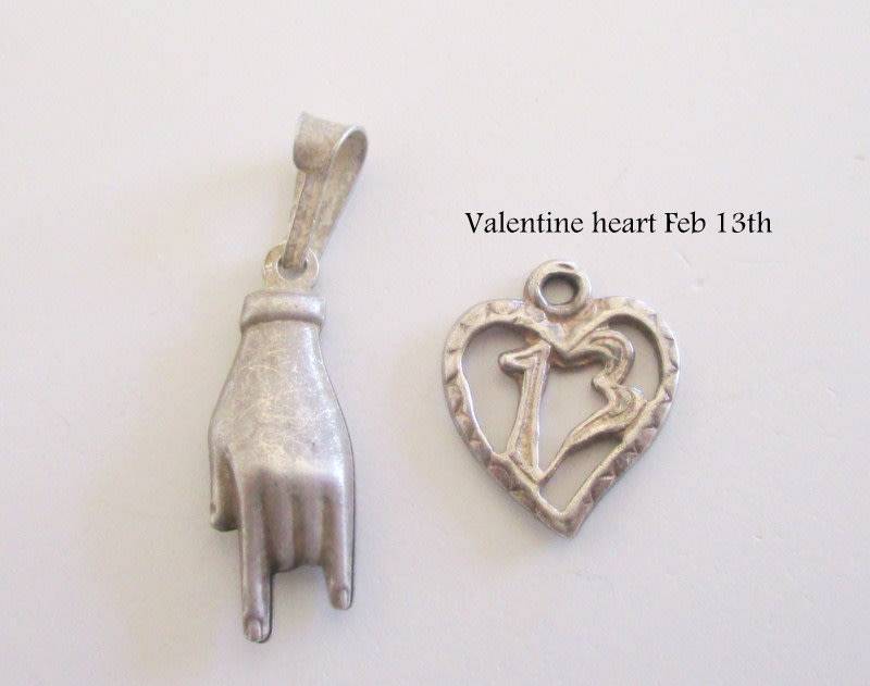 VINTAGE STERLING SILVER CHARMS INCLUDING A LOCKET AND A CLASP---WEIGHT 13,8 Gram