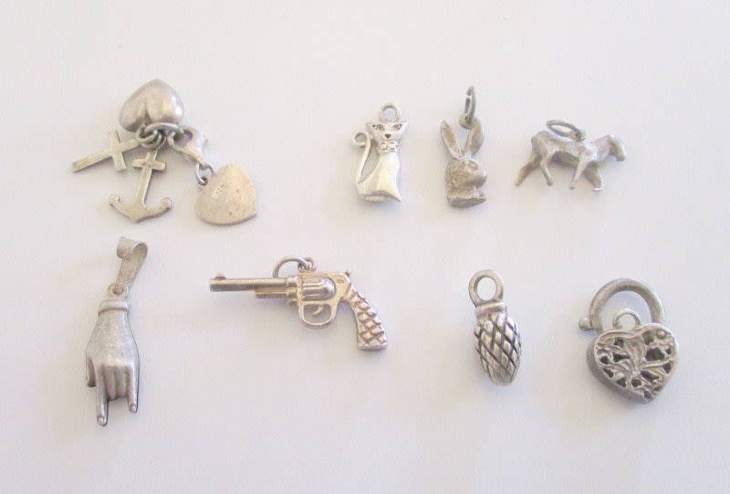 VINTAGE STERLING SILVER CHARMS INCLUDING A LOCKET AND A CLASP---WEIGHT 13,8 Gram