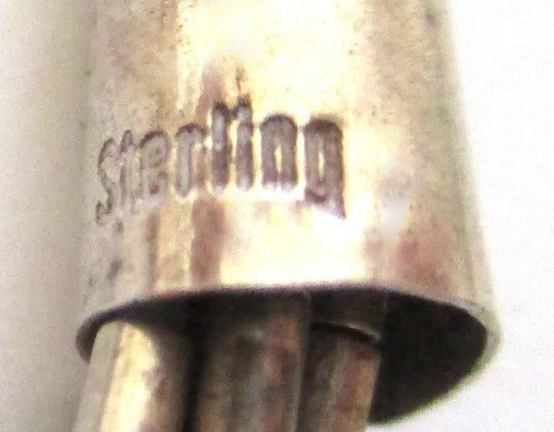 A VINTAGE STERLING SILVER NECKLACE --RARE
