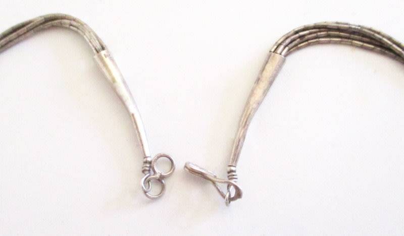 A VINTAGE STERLING SILVER NECKLACE --RARE