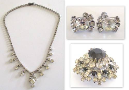 A RHINESTONE NECKLACE,EARRINGS AND A BROOCH
