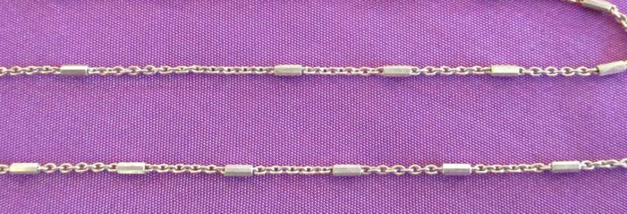 A VERY LONG SOLID SILVER CHAIN---90cm--5,1 gram