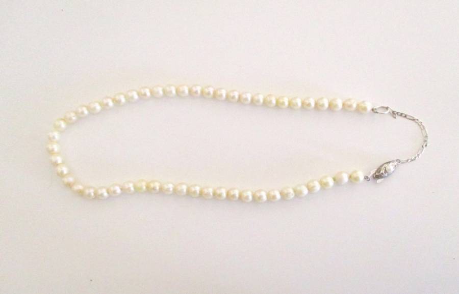 A GENUINE VINTAGE SEA WATER PEARL NECKLACE--PLEASE READ DESCRIPTION