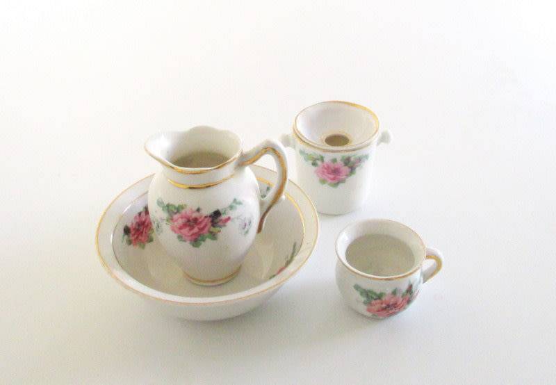 A MINIATURE TO SMALL PORCELAIN CHAMBER SET--PERFECT