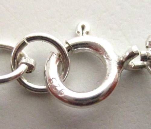 A BRACELET WITH 3 FAIRLY LARGE ANTIQUE FACETED AGATE AND OTHER AGATE BEADS ON A STERLING CLASP