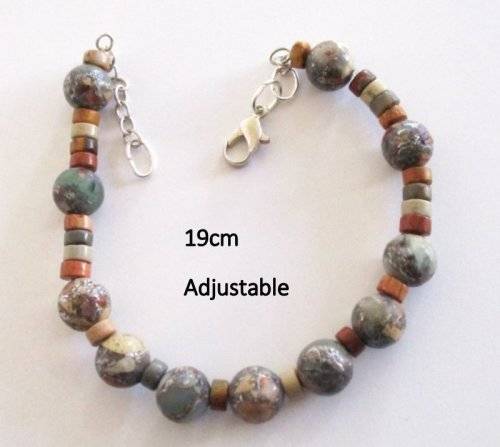 A NATURAL TERRA JASPER BEADED BRACELET