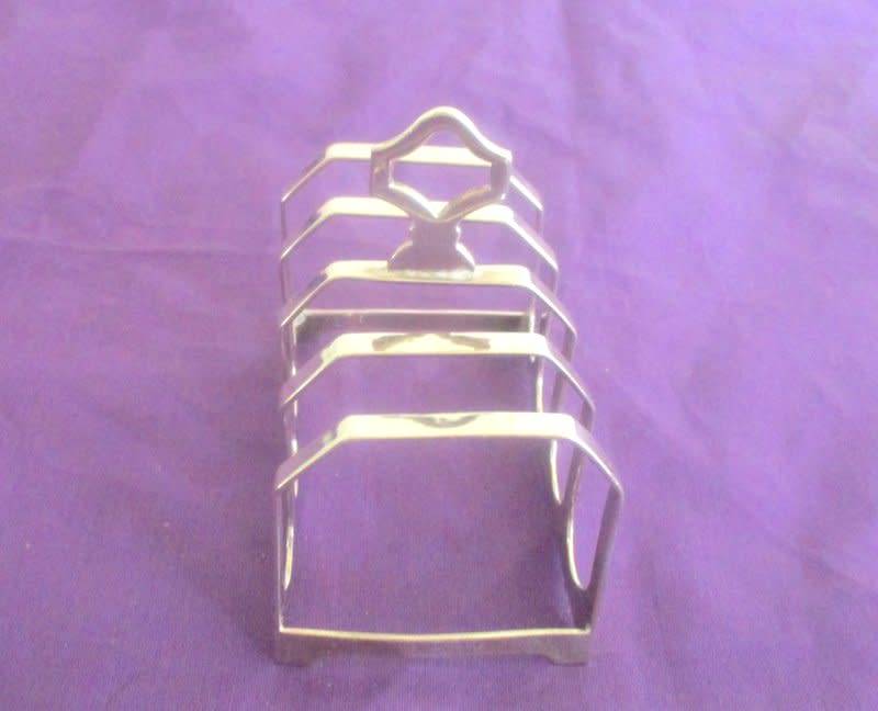 A  HALLMARKED SILVER TOAST RACK---39,8gram