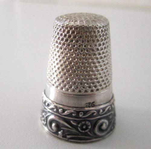 A ,925 SILVER THIMBLE