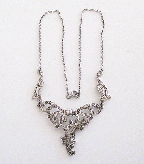 A MARCASITE NECKLACE (B)