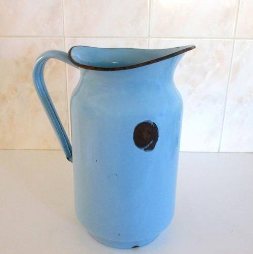 A LARGE BLUE WASHSTAND ENAMEL JUG